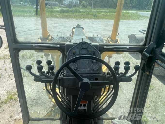 Volvo G 740 معدات تمهيد الطرق