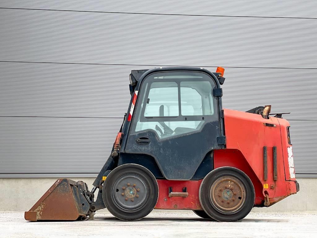 JCB R260 لوادر انزلاقية التوجيه