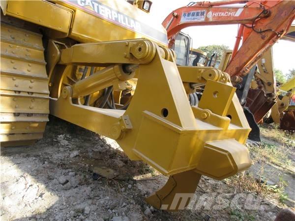 CAT D 6 R بلدوزرات مجنزرة