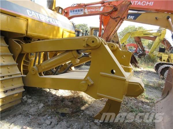 CAT D 6 R بلدوزرات مجنزرة