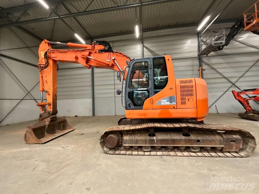 Doosan DX 235 LCR حفارات زحافة