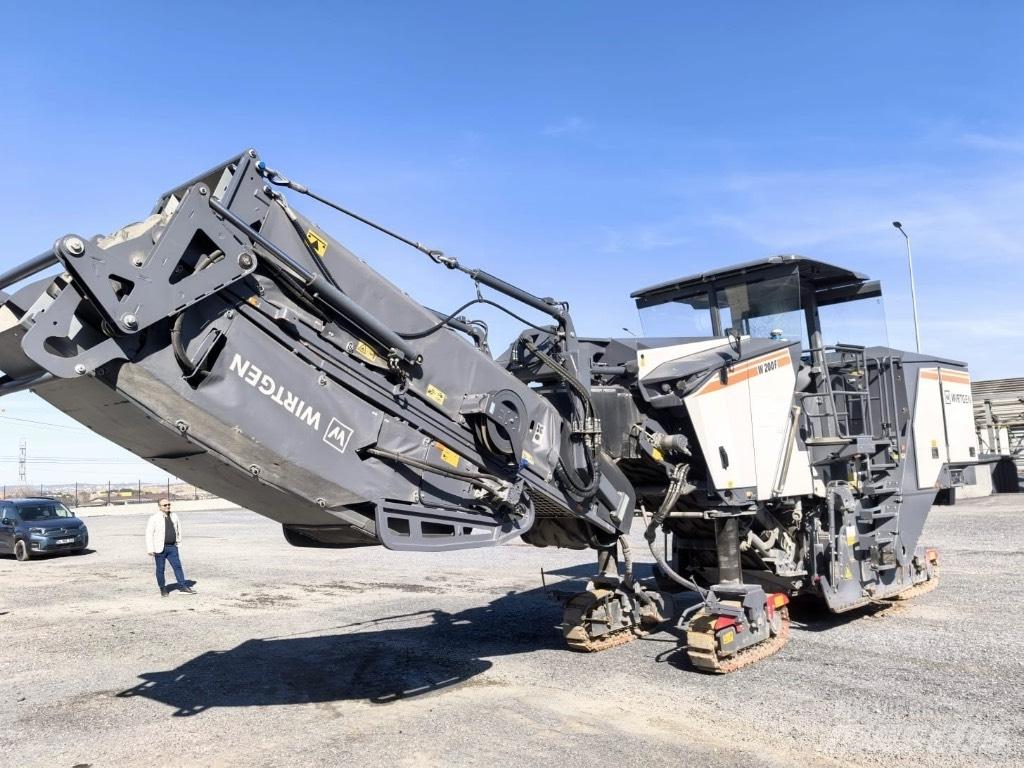 Wirtgen W 200 F ماكينات الكشط البارد للأسفلت