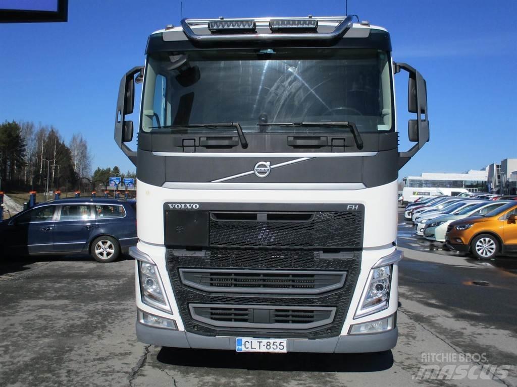 Volvo FH شاحنات بمقصورة وهيكل