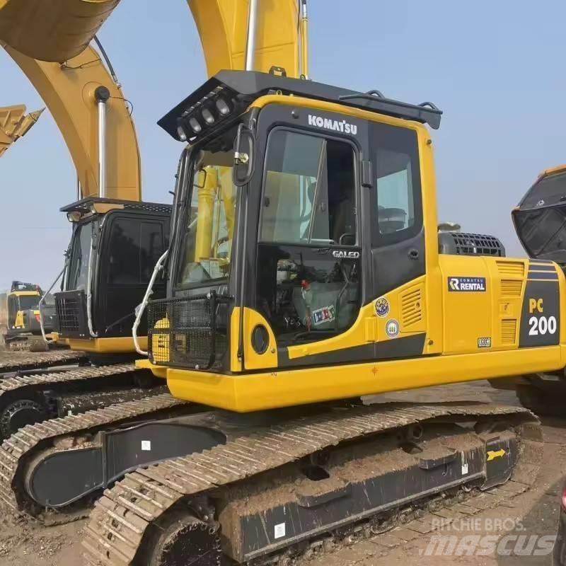 Komatsu PC 200 حفارات زحافة