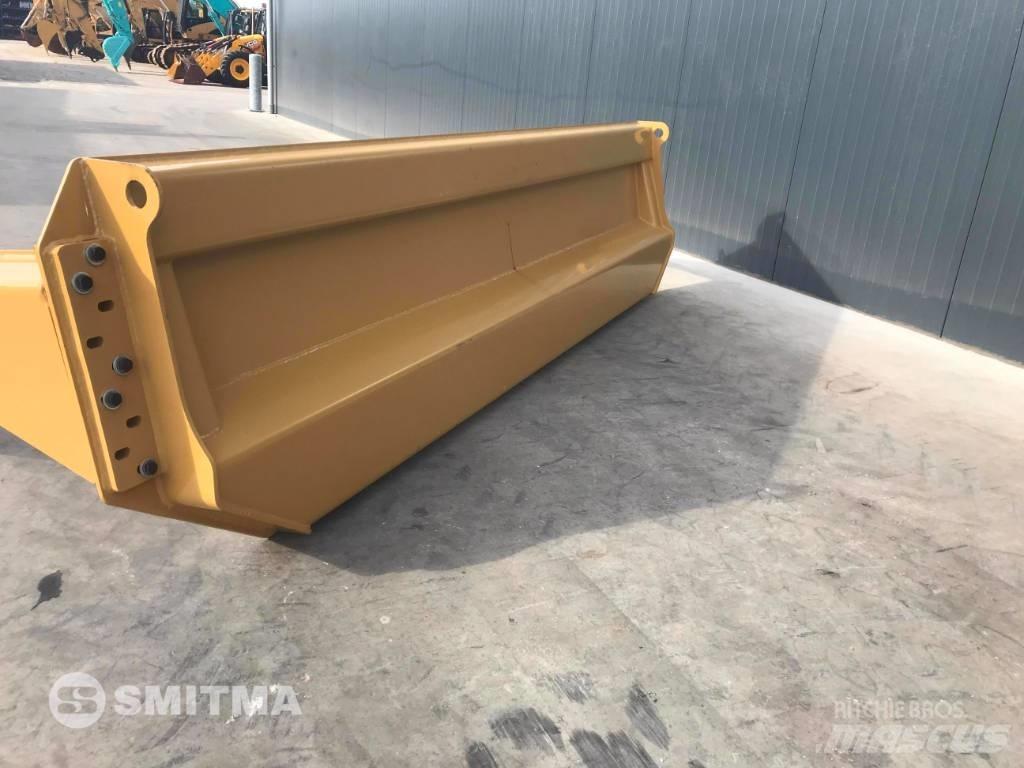 CAT 740B بوابات خلفية