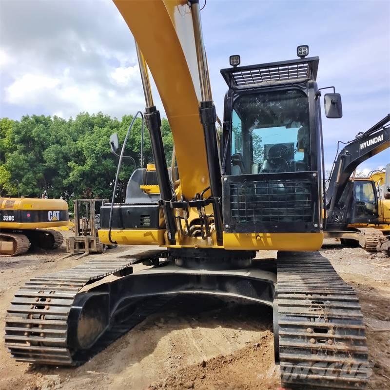 CAT 320 D L حفارات زحافة