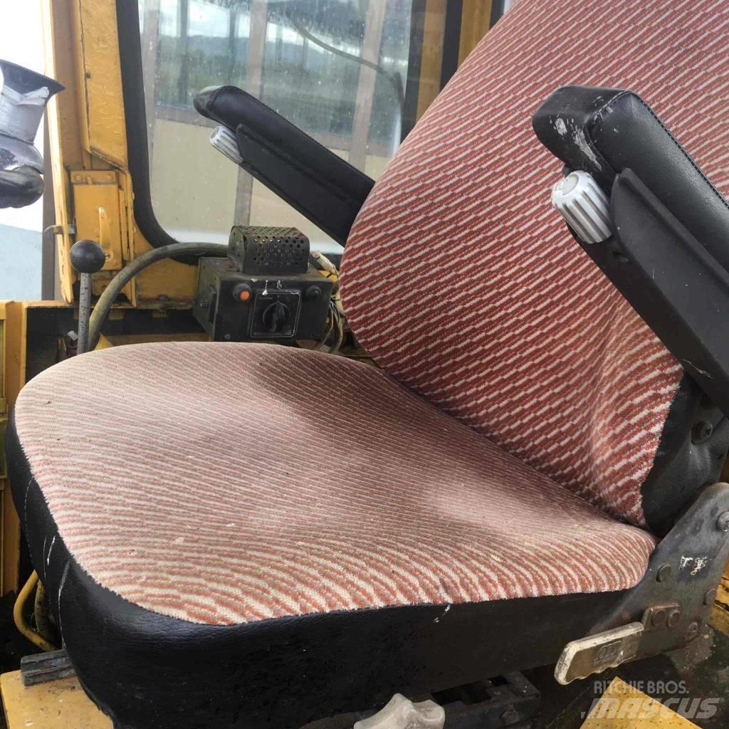 Ahlmann AS 12 4X4 لوادر بعجل