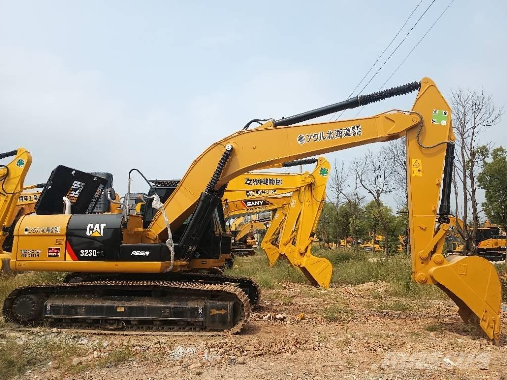 CAT 323D2 حفارات زحافة