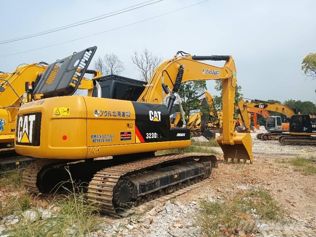 CAT 323D2 حفارات زحافة