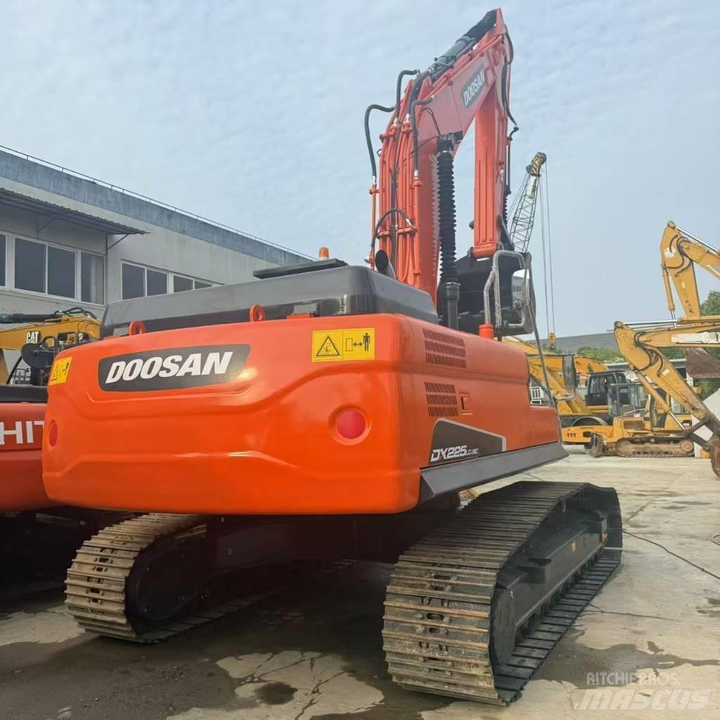 Doosan DX225LC-9C حفارات وسط 7 طن - 12 طن