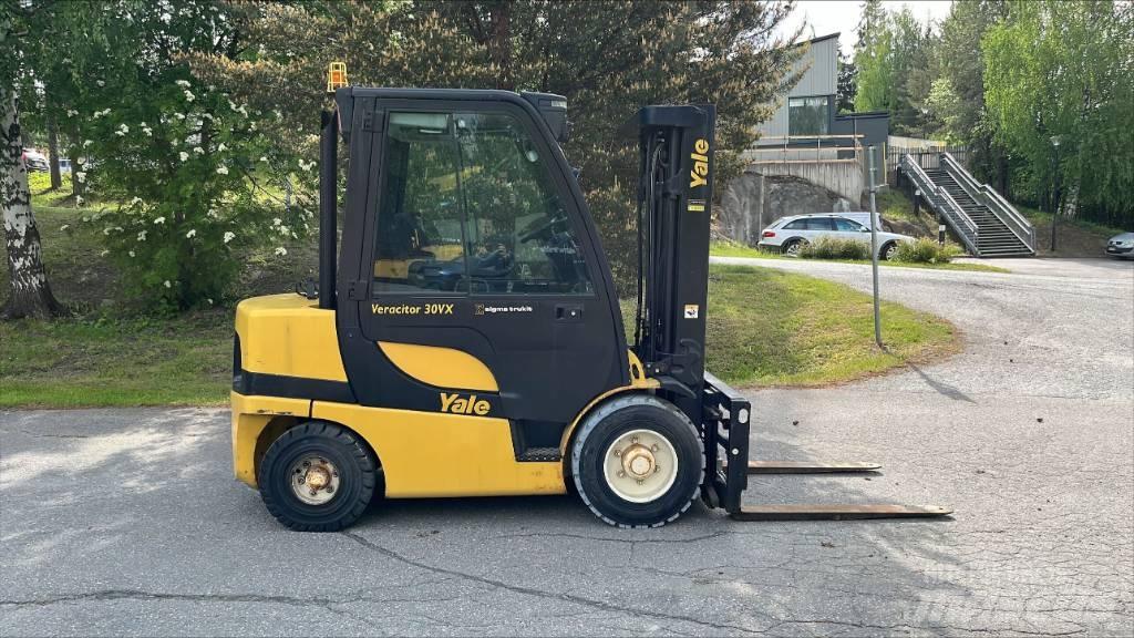 Yale GDP30VX شاحنات الديزل