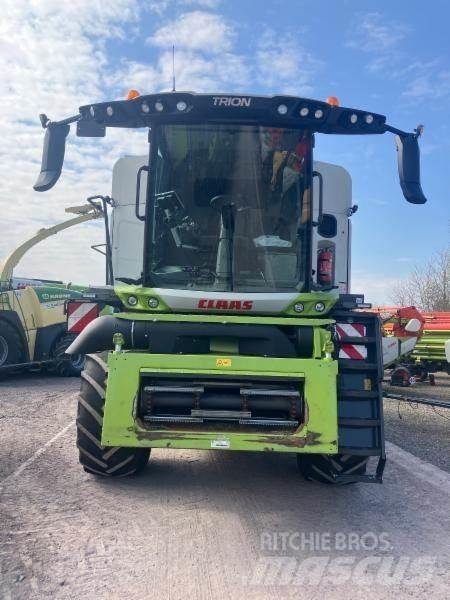 CLAAS TRION 520 حصادات