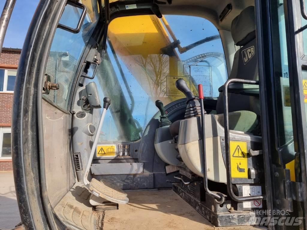 JCB JS 220 LC حفارات زحافة