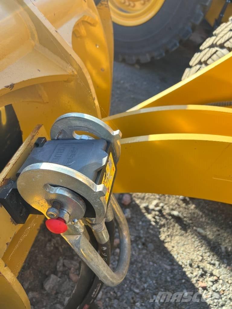 CAT 914 لوادر بعجل