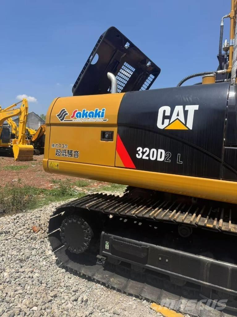 CAT 320D2 حفارات زحافة