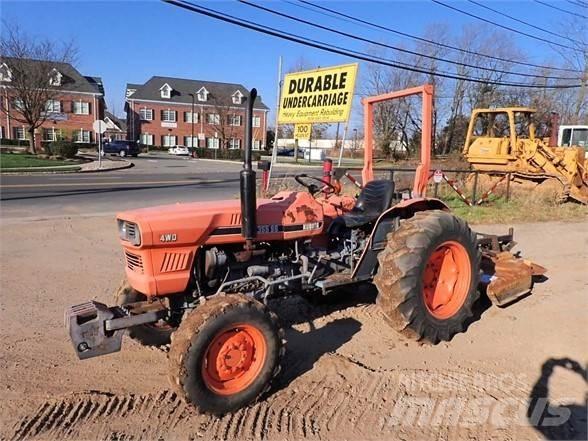 Kubota L355SS الجرارات