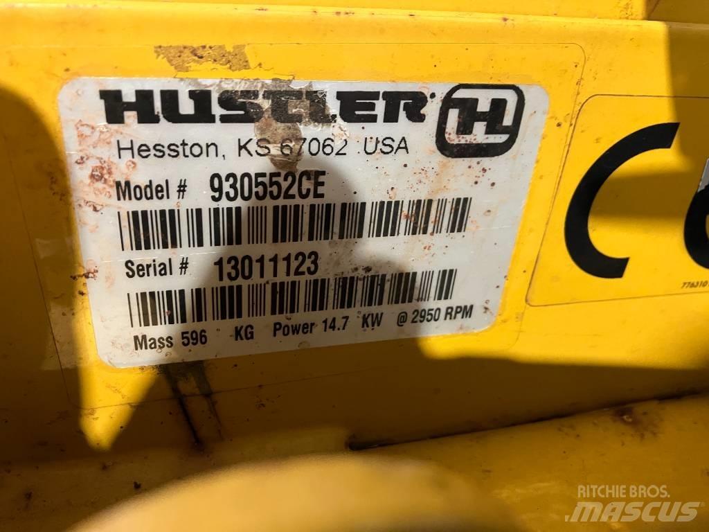 Hustler X-ONE RD جرارات مدمجة