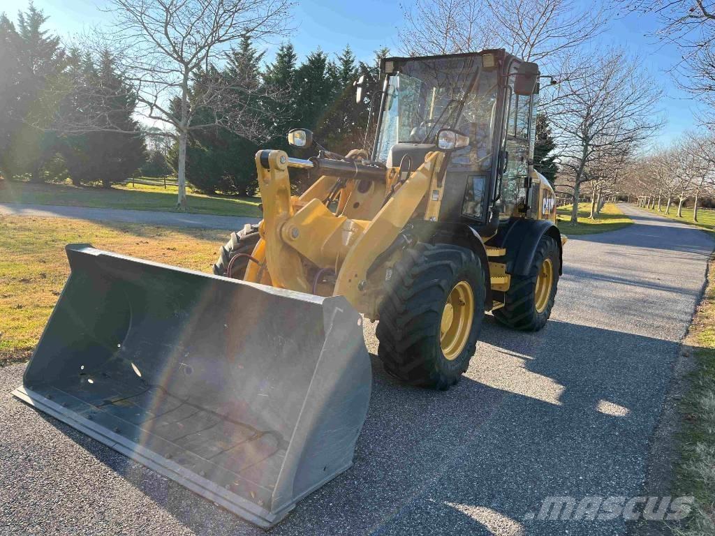 CAT 908M لوادر بعجل