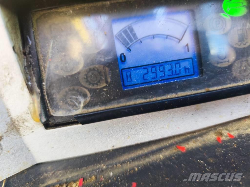 JCB 520-40 مناولات متداخلة