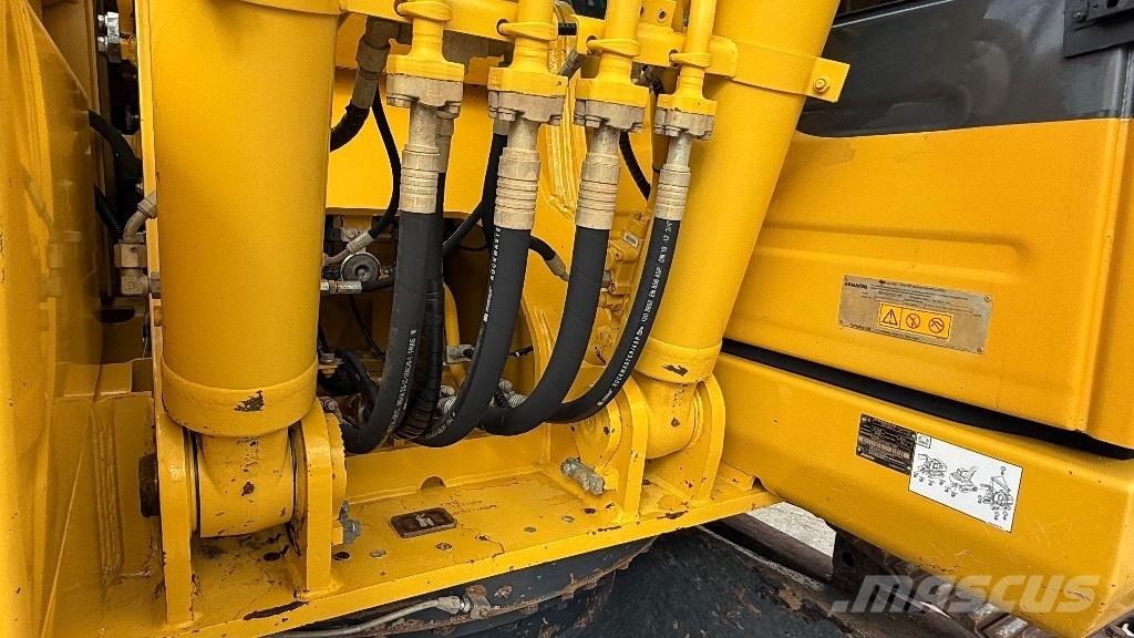 Komatsu PC 210 LC-11 حفارات زحافة