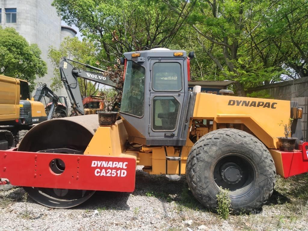 Dynapac CA 251 D مداحل أحادية الأسطوانة