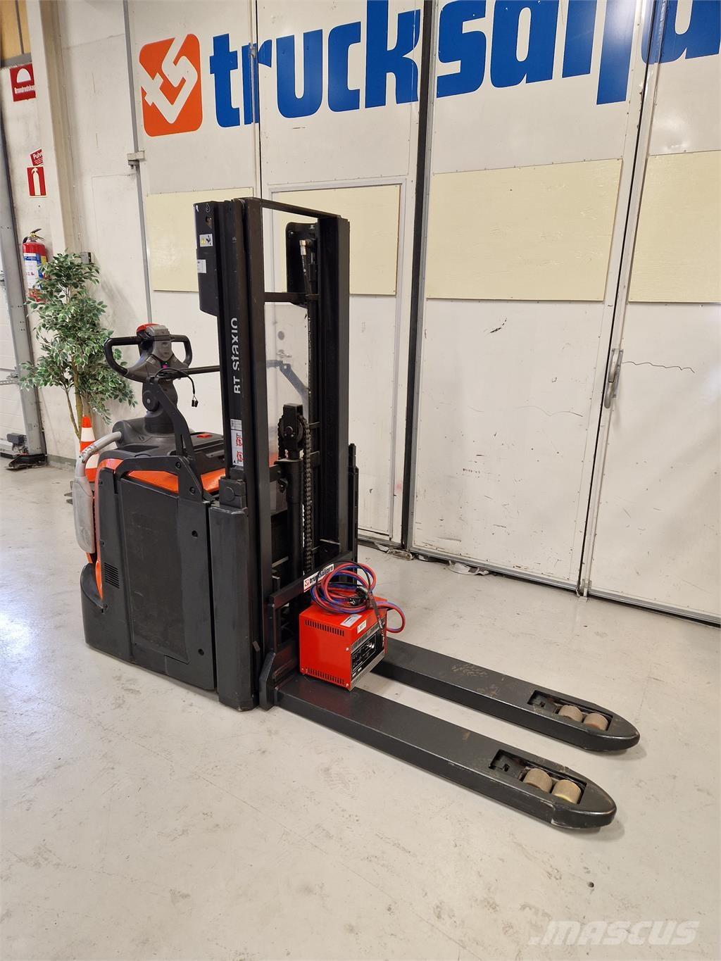 Toyota SPE200D شاحنات مناولة ذاتية الدفع