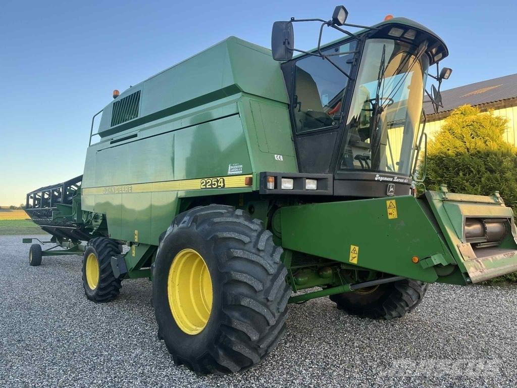 John Deere 2254 حصادات