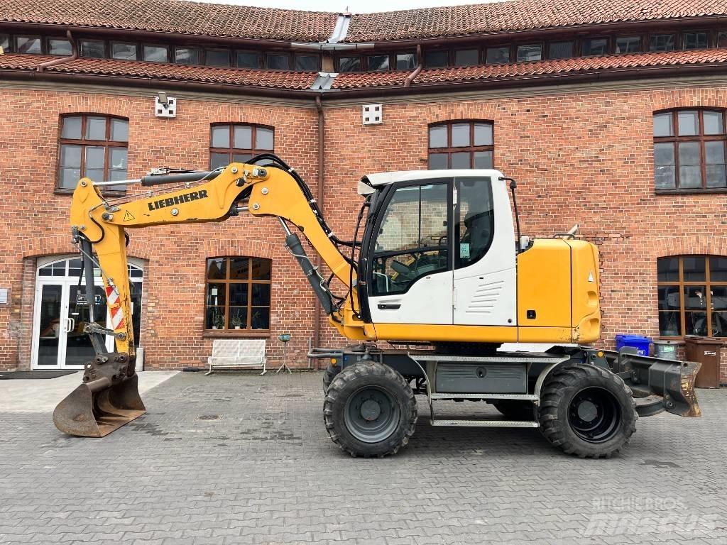 Liebherr A 910 Comp حفارات بعجل
