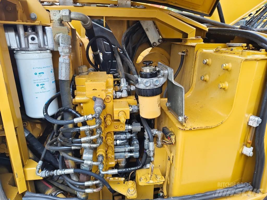 CAT 308 D حفارات زحافة