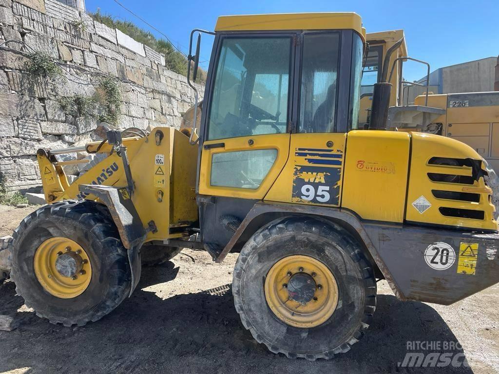 Komatsu WA95-3 لوادر بعجل