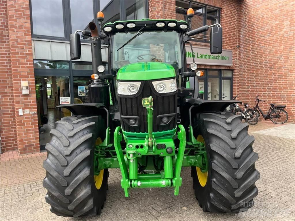 John Deere 6215R الجرارات