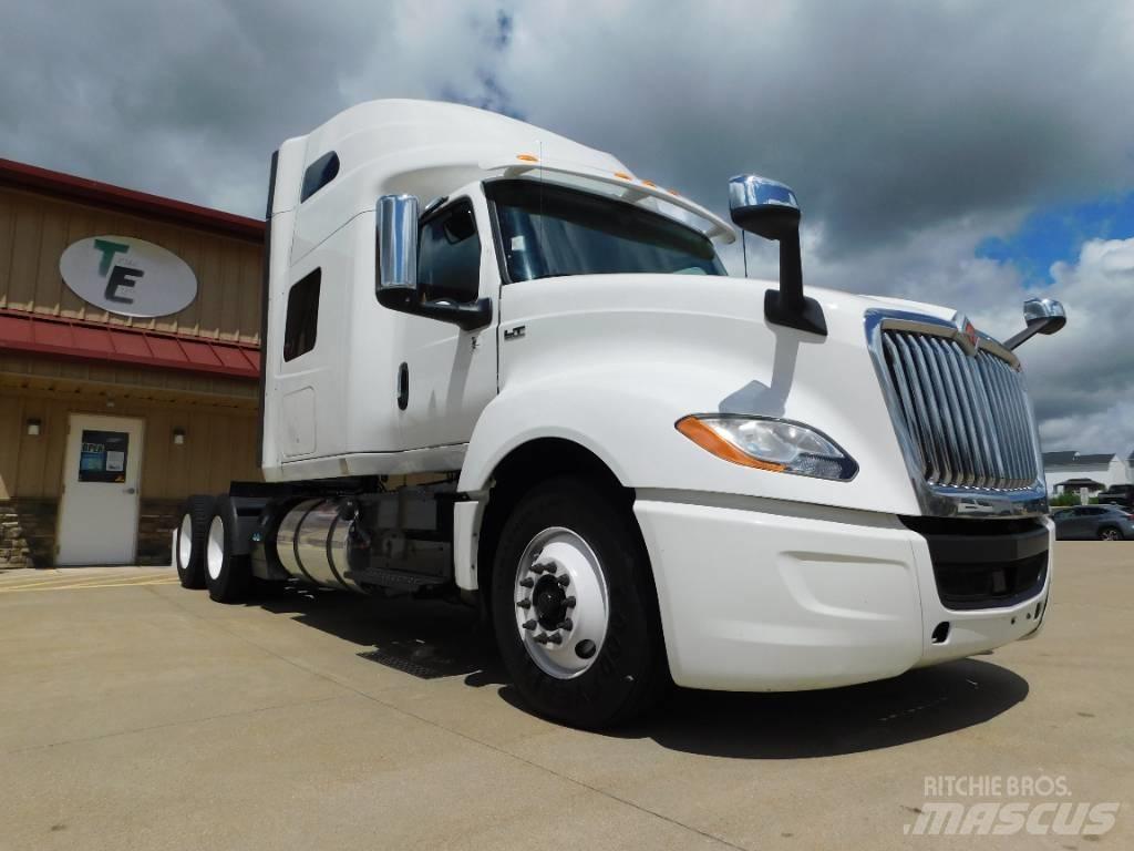 International LT 625 وحدات الجر