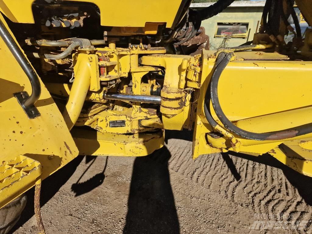 CAT 725 ساحبات مفصلية