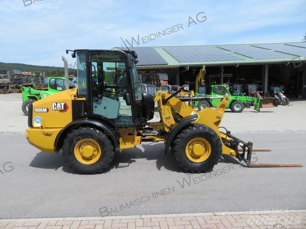 CAT 906M لوادر بعجل