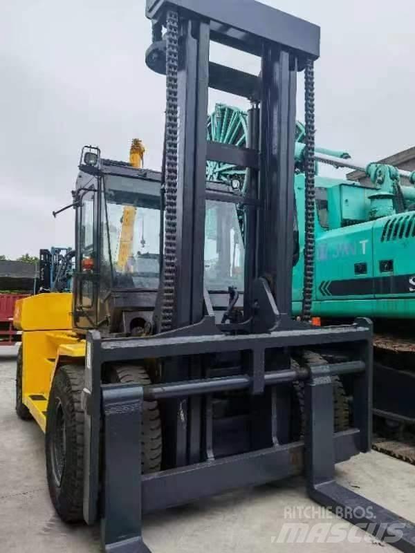 Komatsu FD 160 شاحنات الديزل