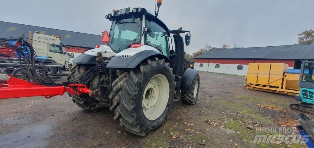Valtra T 234 Versu الجرارات