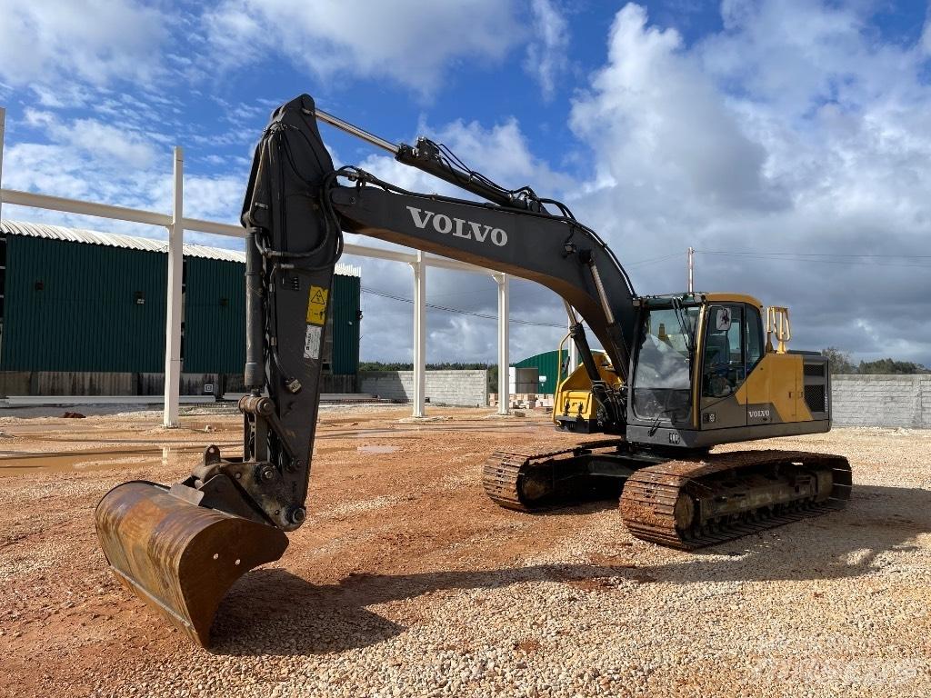 Volvo EC 220 E حفارات زحافة