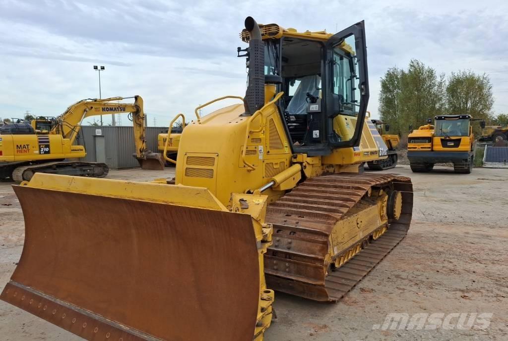 Komatsu D61PXI-24E0 بلدوزرات مجنزرة