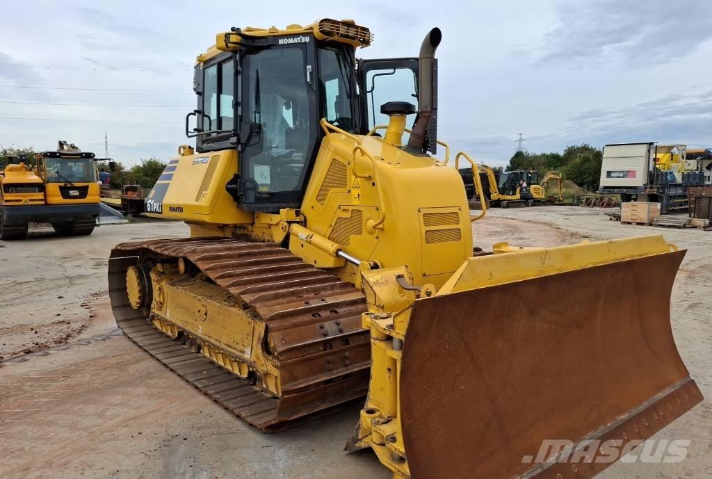 Komatsu D61PXI-24E0 بلدوزرات مجنزرة