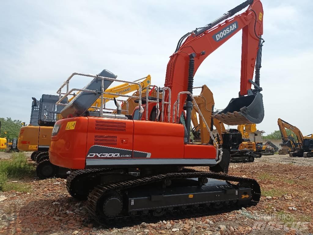 Doosan DX300LC حفارات زحافة