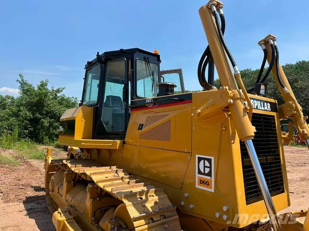 CAT D6G بلدوزرات مجنزرة