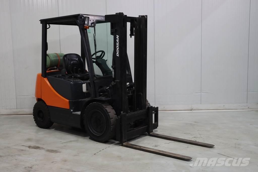Doosan G25E-5 شاحنات LPG