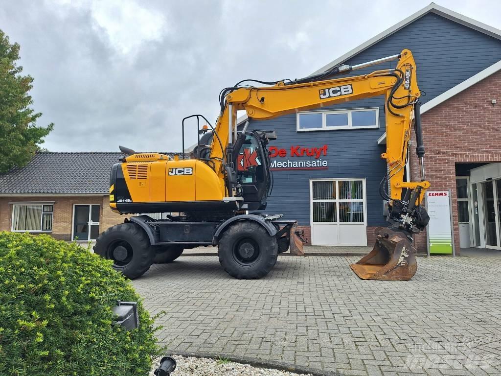 JCB JS 145 W حفارات بعجل