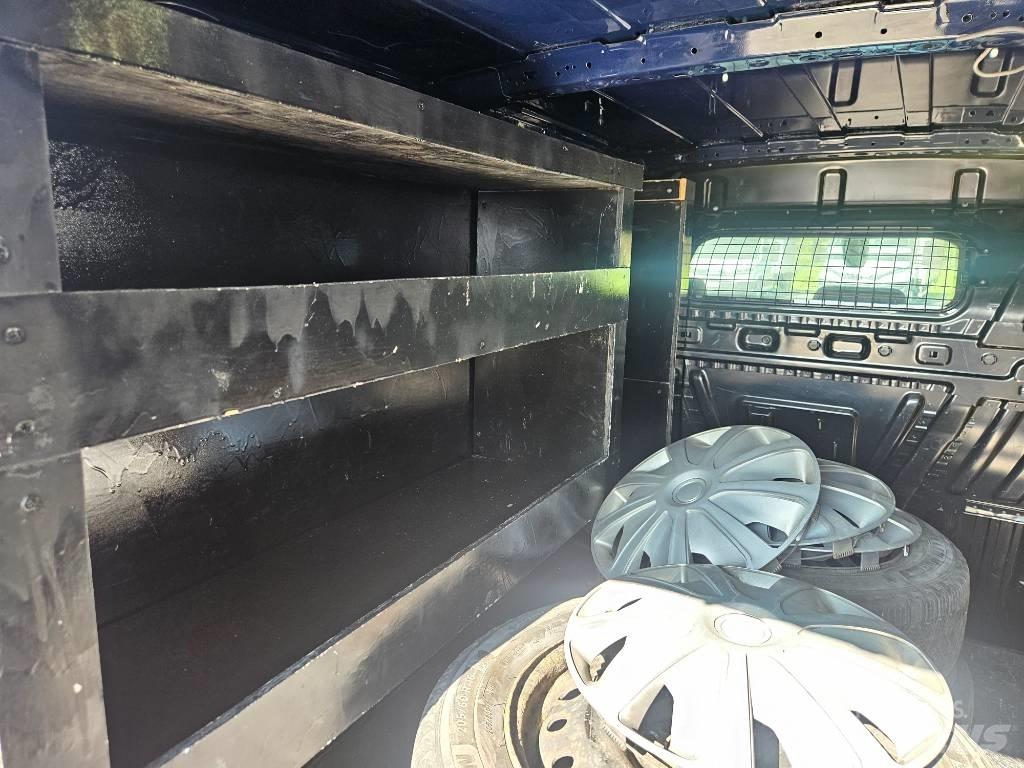 Ford Transit Connect شاحنة مقفلة