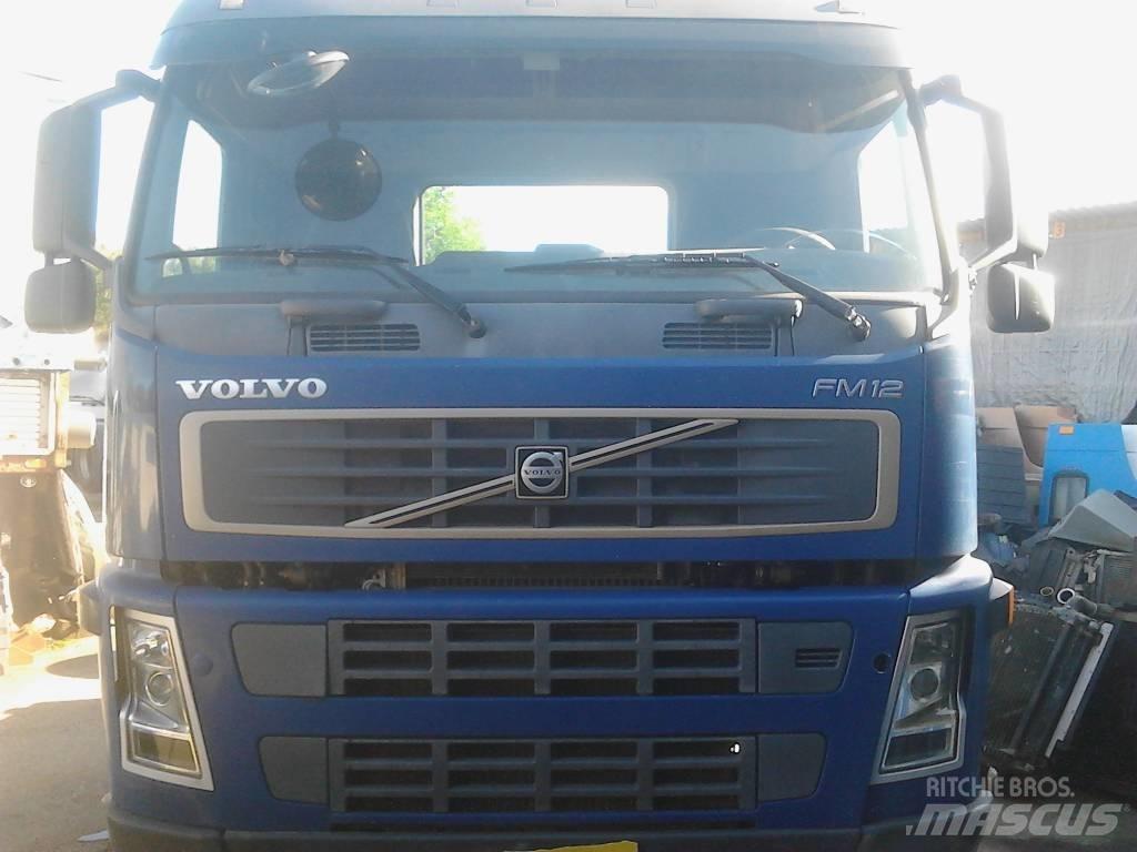 Volvo FM12 420 شاحنات بمقصورة وهيكل