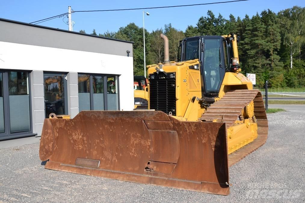 CAT D 6 N LGP بلدوزرات مجنزرة