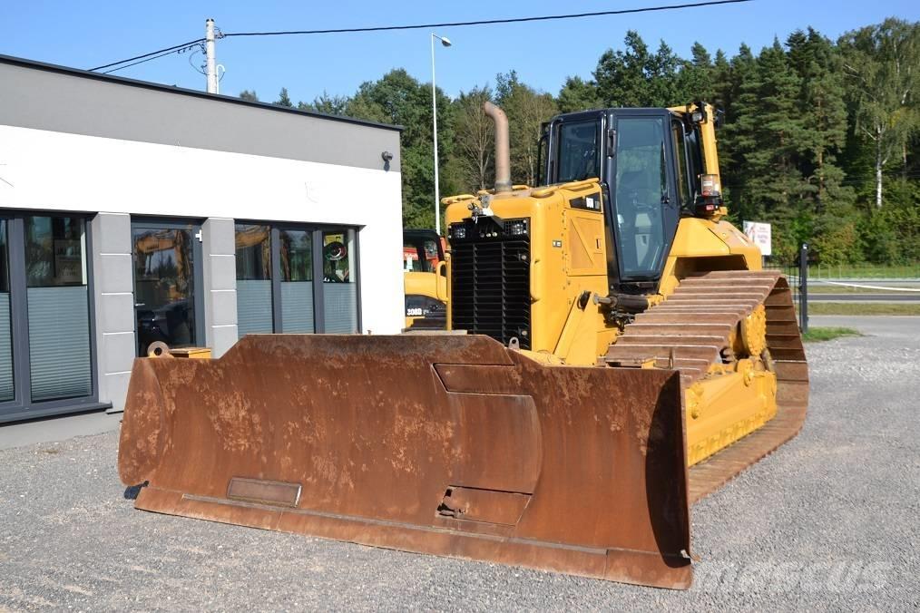 CAT D6N LGP بلدوزرات مجنزرة
