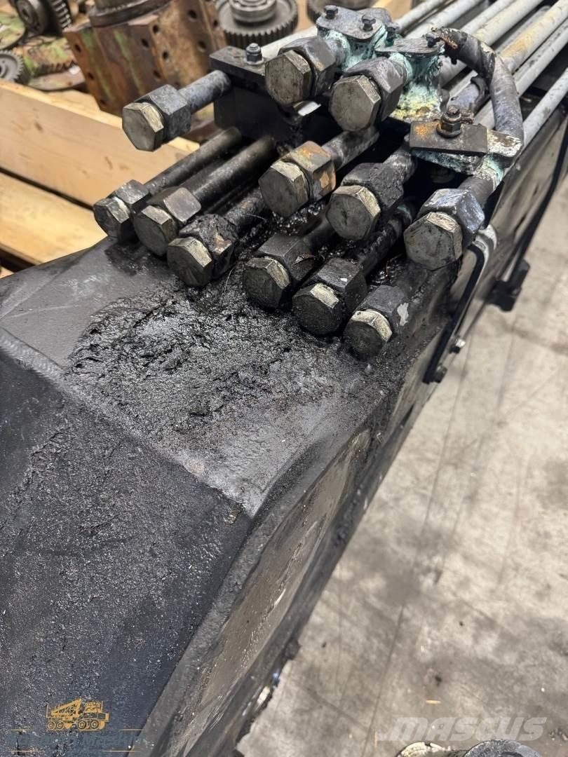 Komatsu 130F رافعات شحن