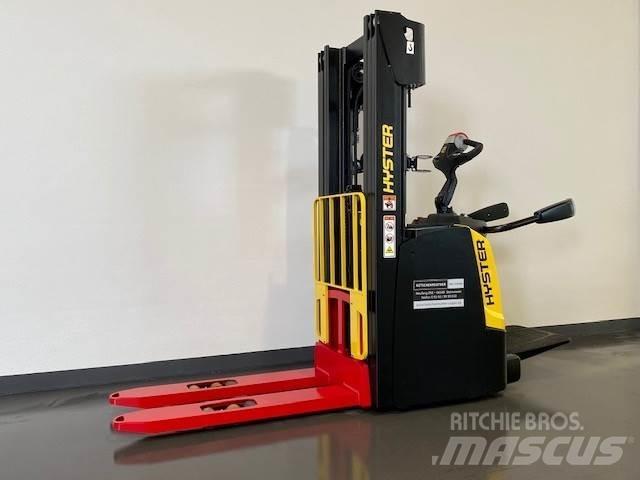 Hyster S1.6S IL معدات التكديس الجوالة