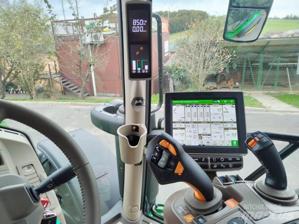 John Deere 6R 130 الجرارات